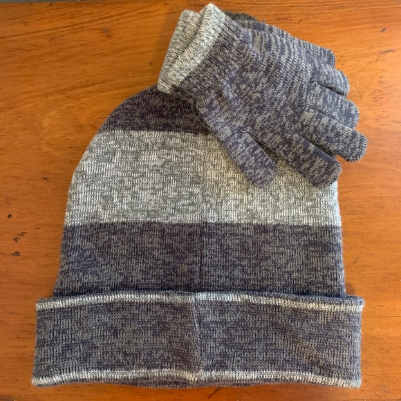 Kids knit hat & glove set with knit “Chow Down” - Picture 3 of 8